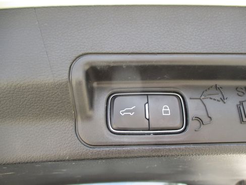 Used 2020 Ford Explorer XLT w/ Equipment Group 202A AWD/4WD image 19