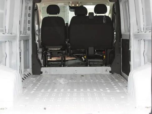New 2025 RAM ProMaster 2500 w/ Convenience Group FWD image 32