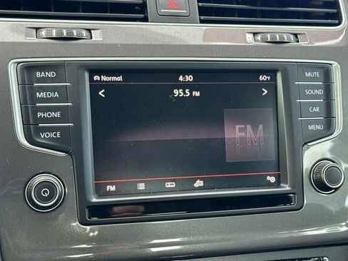 Used 2016 Volkswagen e-Golf SE w/ DC Fast Charging Package image 18