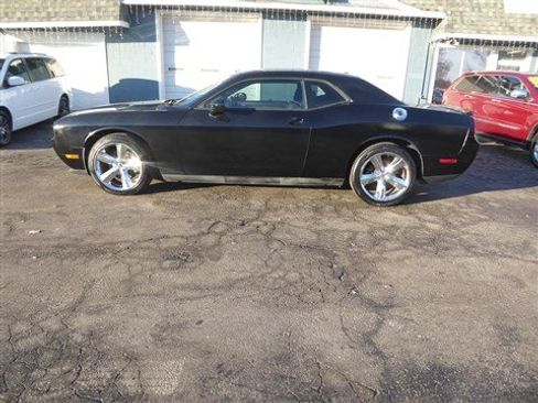 Used 2013 Dodge Challenger SXT w/ Super Sport Group image 2