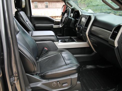 Used 2019 Ford F250 Lariat w/ Lariat Ultimate Package AWD/4WD image 40