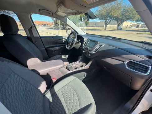 Used 2018 Chevrolet Equinox LT image 11