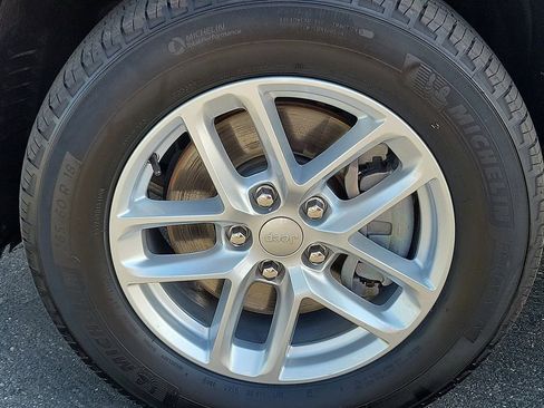 Used 2024 Jeep Grand Cherokee L Laredo image 24