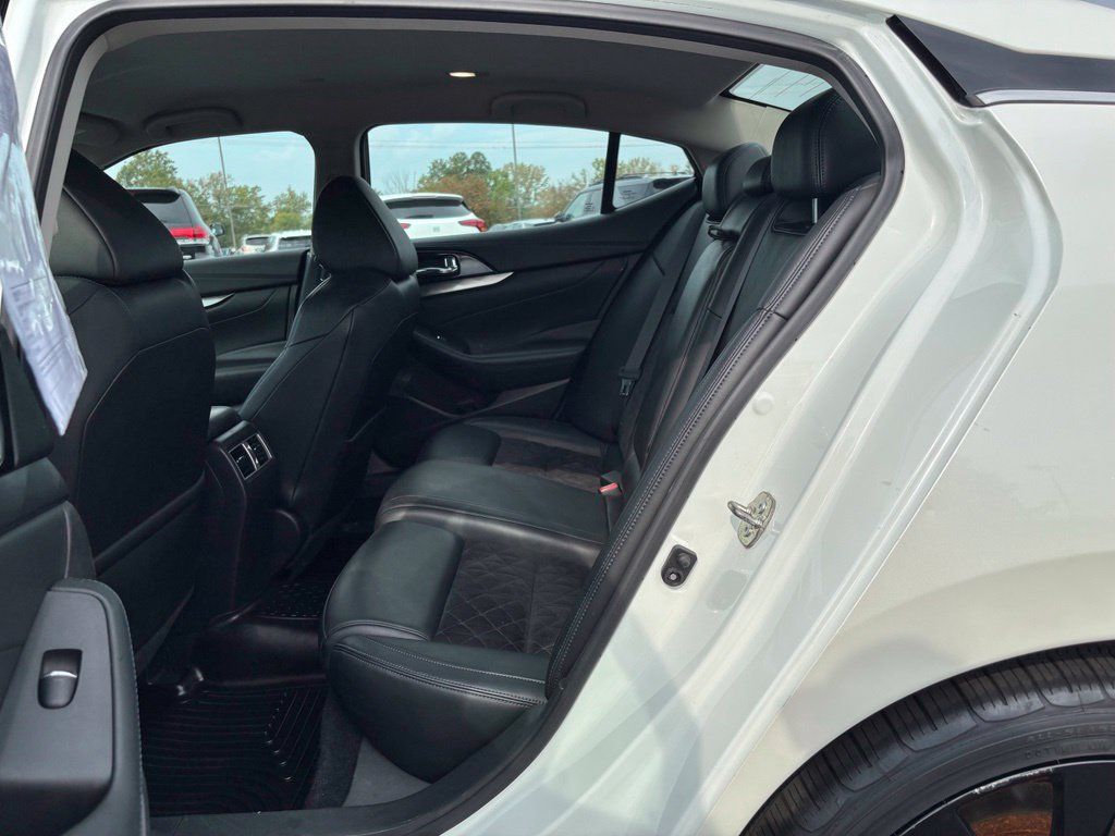 Used 2017 Nissan Maxima SR FWD image 18