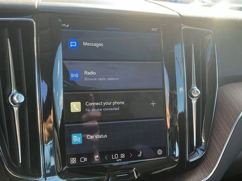 Used 2022 Volvo XC60 B5 Momentum w/ Climate Package image 15