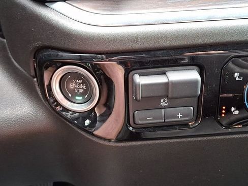 Used 2025 GMC Sierra 1500 SLT AWD/4WD image 23