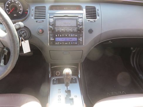 Used 2011 Hyundai Azera GLS w/ Premium Pkg 2 FWD image 16