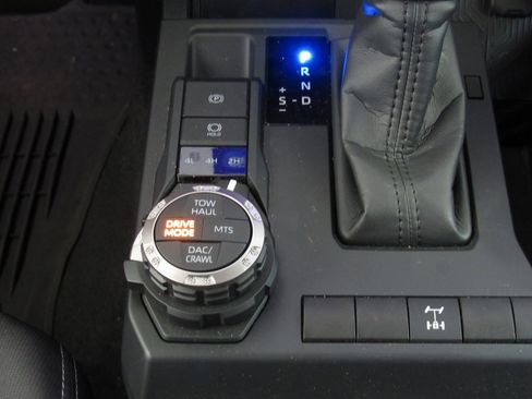 Certified 2025 Toyota Tacoma TRD Off-Road image 35