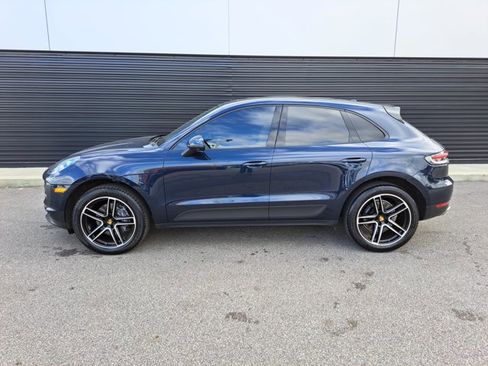Certified 2021 Porsche Macan image 2