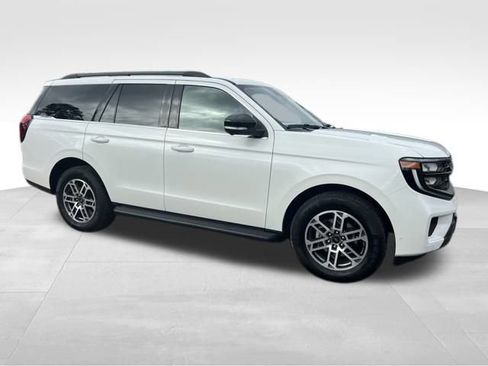 Used 2025 Ford Expedition Active image 1