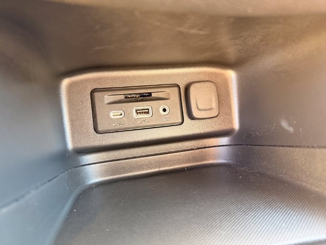 Used 2024 Chevrolet Equinox LT FWD image 19