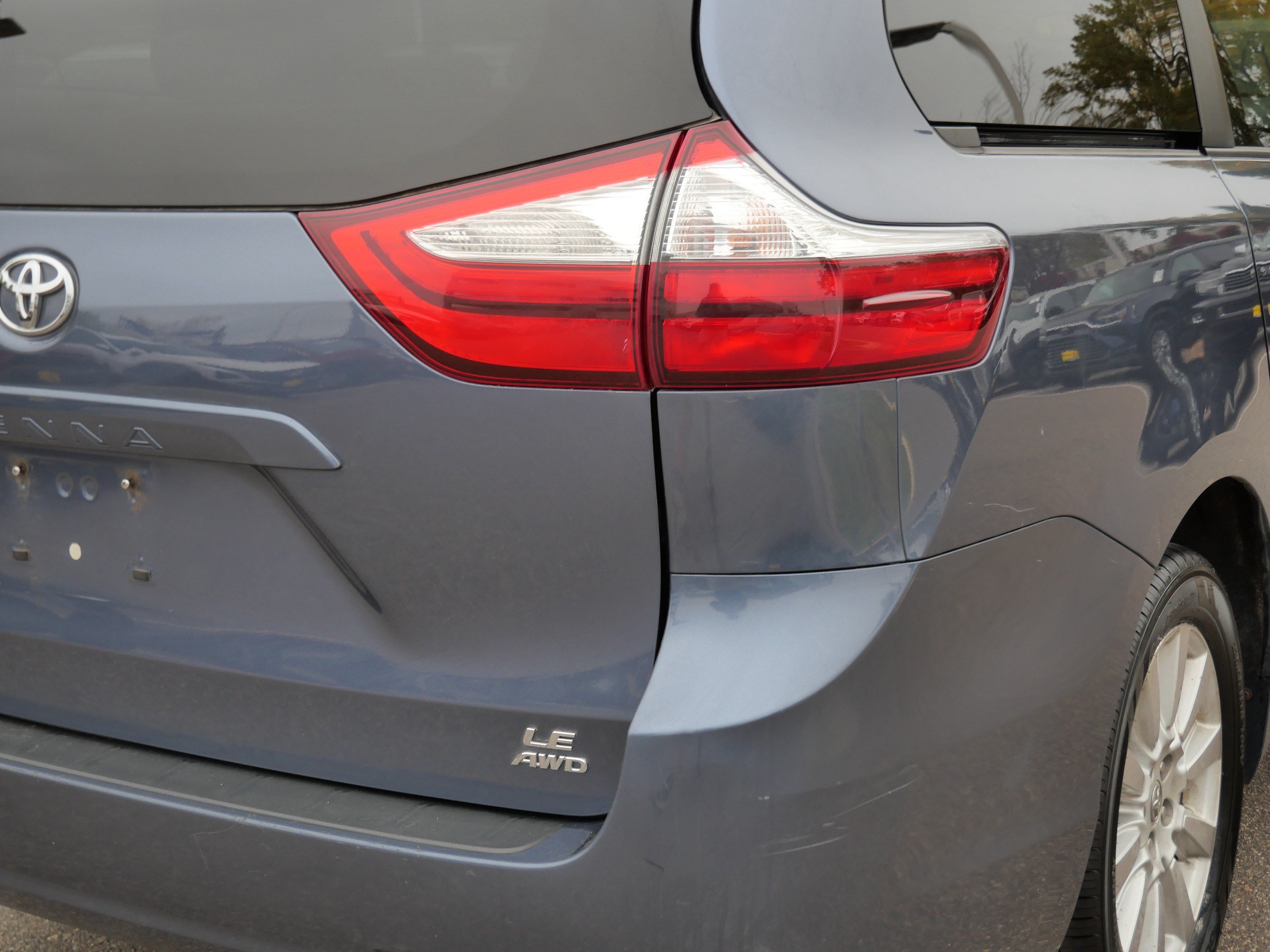 Used 2017 Toyota Sienna LE AWD/4WD image 17
