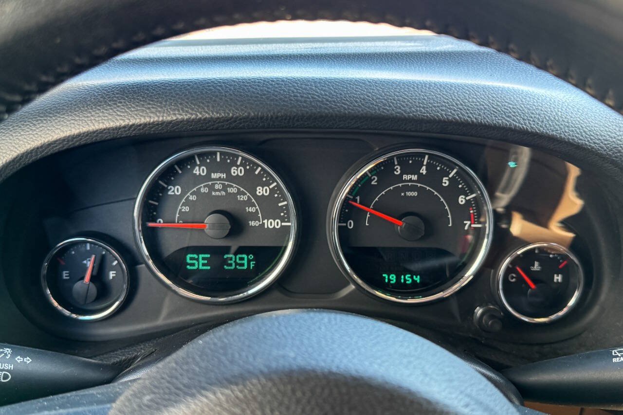 Used 2014 Jeep Wrangler Unlimited Sahara w/ Dual Top Group AWD/4WD image 38