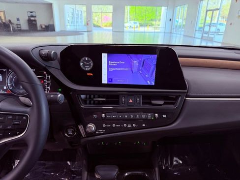 Certified 2024 Lexus ES 350 w/ Premium Package image 23