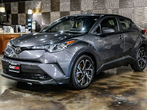 Used 2019 Toyota C-HR XLE FWD image 6