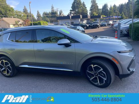 Used 2025 Chevrolet Equinox EV LT FWD image 13