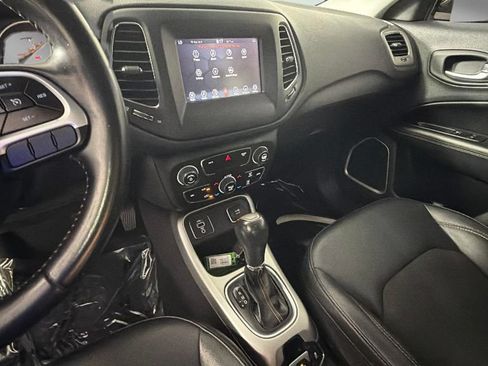 Used 2020 Jeep Compass Latitude FWD image 19