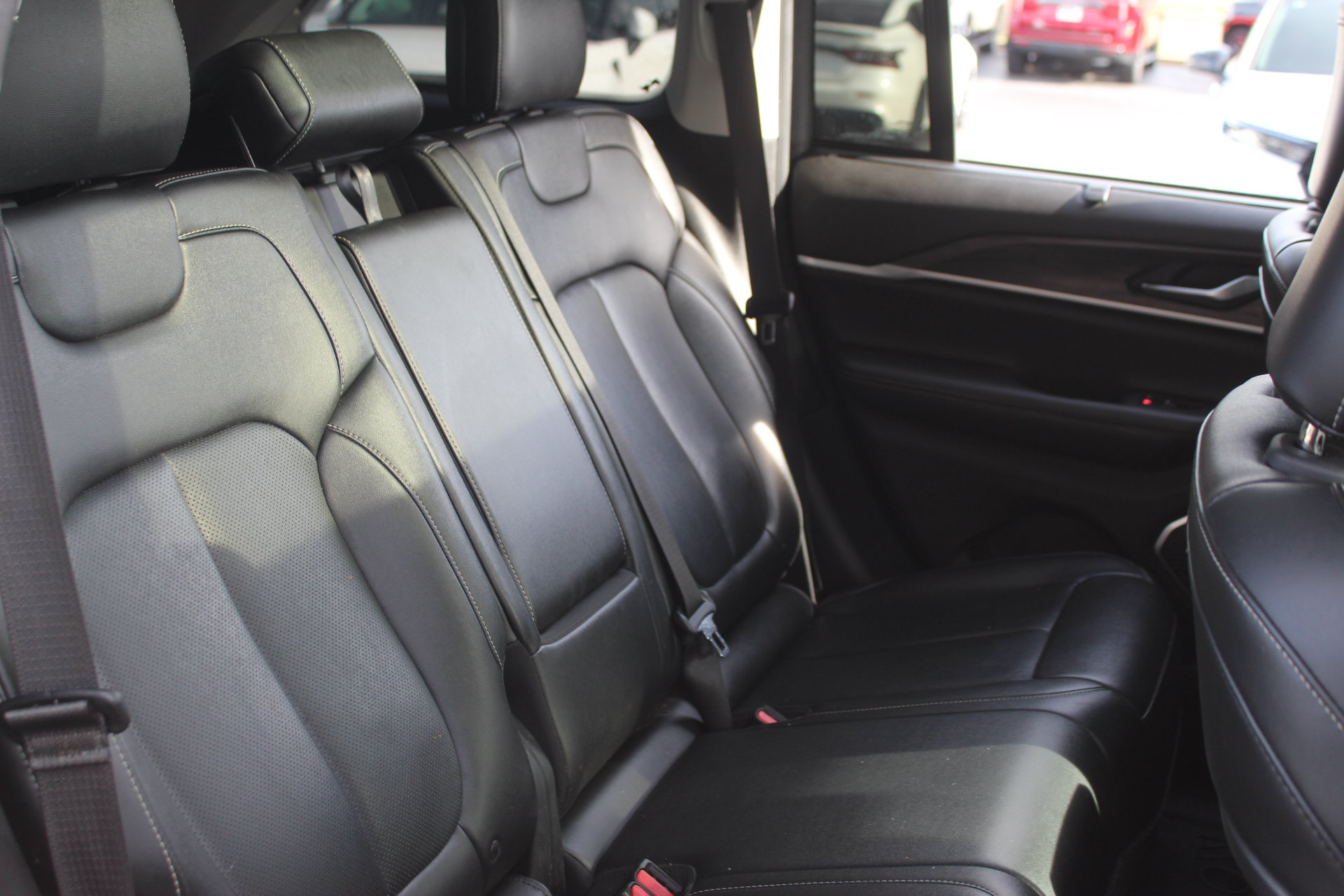 Used 2022 Jeep Grand Cherokee Limited 4xe w/ Luxury Tech Group II AWD/4WD image 33