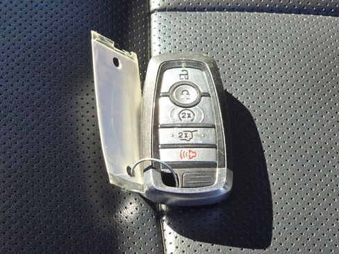 Used 2024 Ford Expedition Max XLT image 29