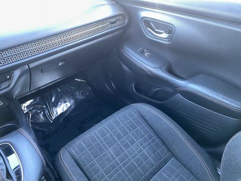 Used 2024 Honda HR-V Sport image 17