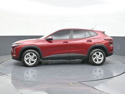 Used 2024 Chevrolet Trax LS w/ LS Convenience Package image 9