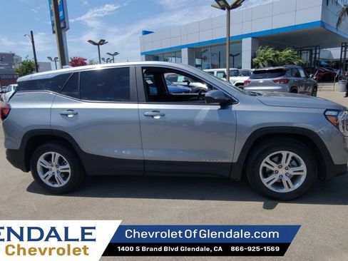 Certified 2024 GMC Terrain SLE FWD image 2