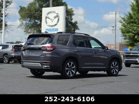 Used 2025 Honda Pilot Touring image 7