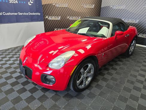 Used 2007 Pontiac Solstice GXP image 1