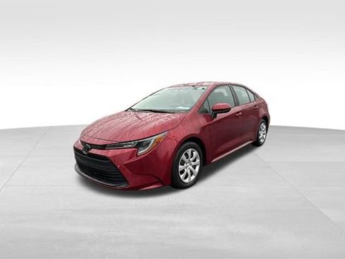 Used 2024 Toyota Corolla LE image 2