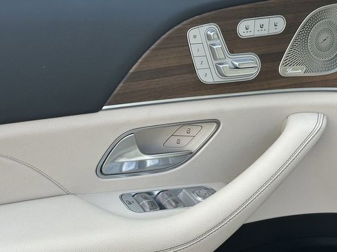 Used 2025 Mercedes-Benz GLE 450e 4MATIC image 12