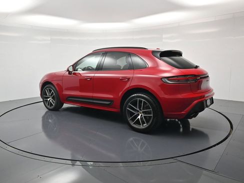 Certified 2024 Porsche Macan AWD/4WD image 3
