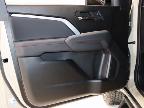 Used 2024 Chevrolet Colorado Z71 w/ Z71 Convenience Package 2 image 35