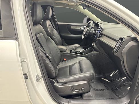 Used 2024 Volvo XC40 B5 Plus w/ Climate Package image 30