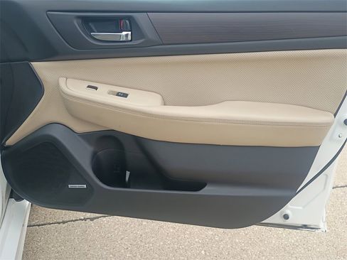 Used 2017 Subaru Legacy 2.5i Limited image 10