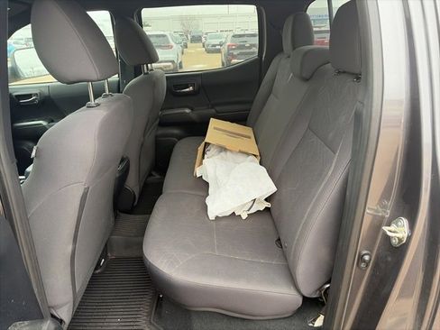 Used 2017 Toyota Tacoma TRD Sport w/ Tow Package (A/T) image 17