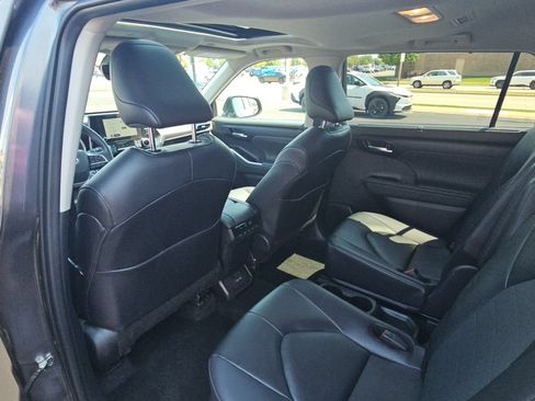 Certified 2025 Toyota Highlander XLE AWD/4WD image 27