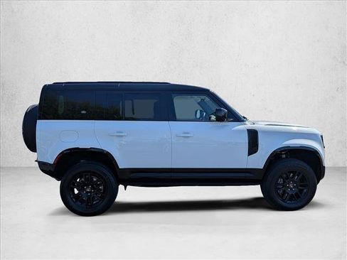 Used 2023 Land Rover Defender 110 X-Dynamic SE AWD/4WD image 4
