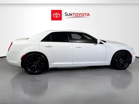 Used 2019 Chrysler 300 S RWD image 2