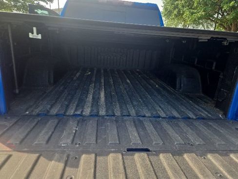 Used 2023 GMC Sierra 1500 AT4 w/ Technology Package AWD/4WD image 11