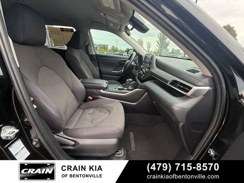 Used 2022 Toyota Highlander LE AWD/4WD image 34