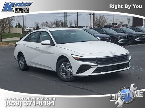 New 2026 Hyundai Elantra SE image 1