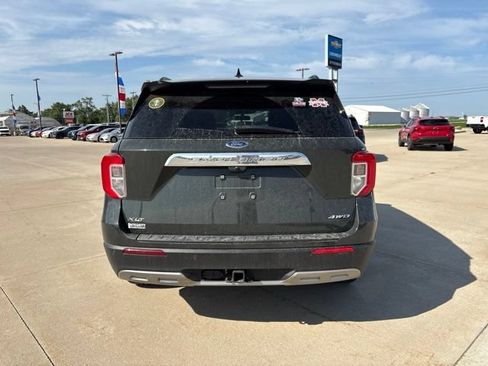 Used 2022 Ford Explorer XLT w/ Equipment Group 202A AWD/4WD image 4