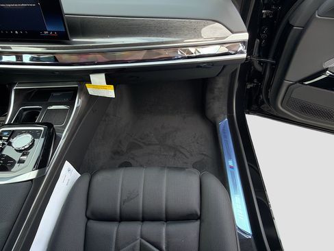 New 2026 BMW i7 xDrive60 AWD/4WD image 17