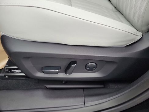 New 2025 Mitsubishi Outlander Platinum Edition image 11