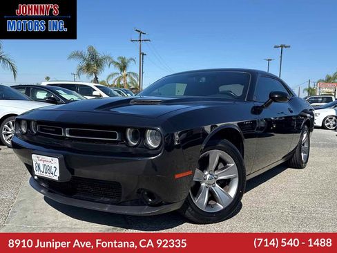Used 2019 Dodge Challenger SXT RWD image 1