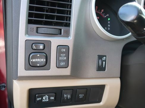 Used 2010 Toyota Tundra 4x4 Double Cab image 16