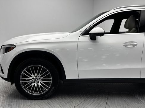 Used 2025 Mercedes-Benz GLC 300 4MATIC image 8
