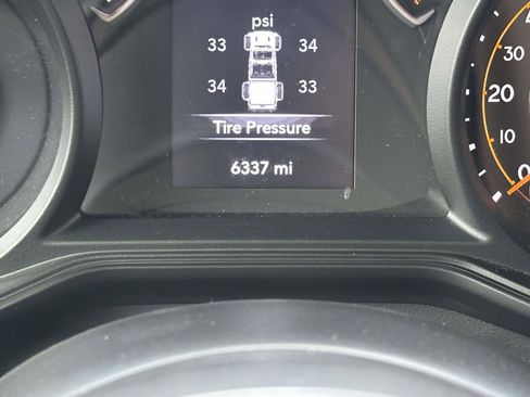 Used 2024 Jeep Gladiator Sport image 25