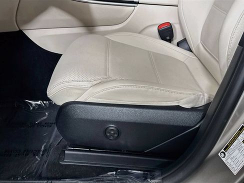 Used 2023 Mercedes-Benz GLC 300 w/ Exclusive Trim Package image 25