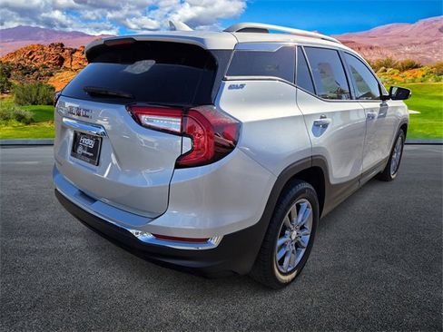 Used 2022 GMC Terrain SLT image 4